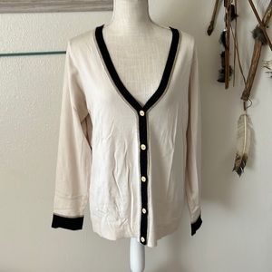 Kelly  Sweater size Medium NWOT ❤️